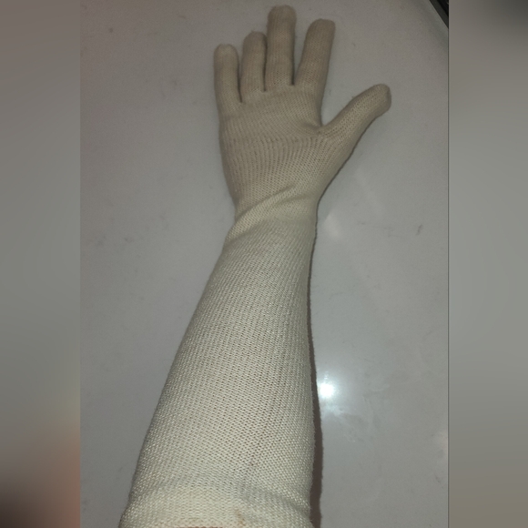 HDG designgroup long knit cream gloves - Picture 3 of 6